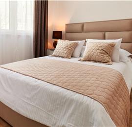 6 bedroom villa with heated pool near Omis, sleeps 12